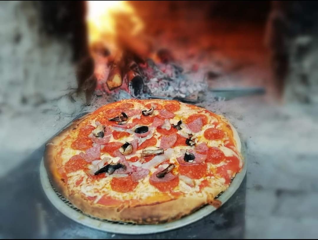 R&R Pizzas